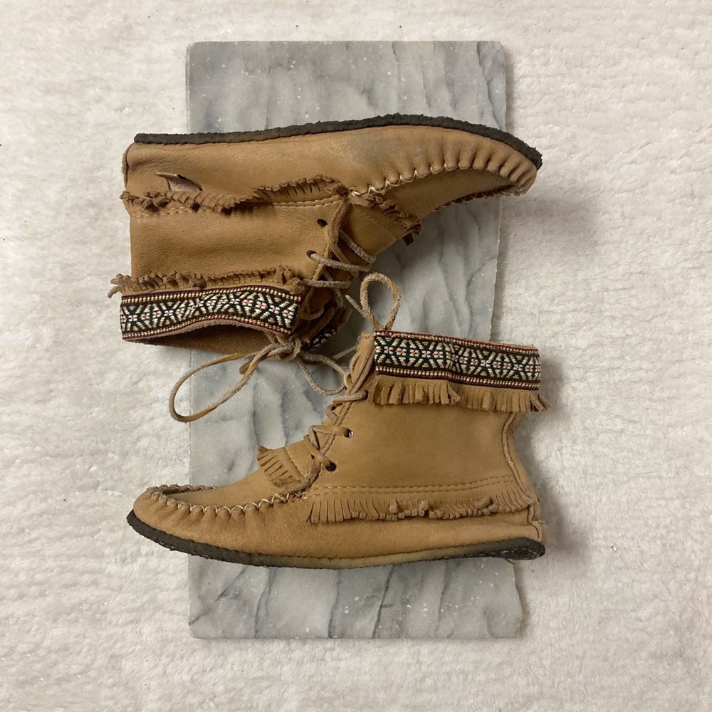 Laurentian Chief Moccasins Ankle Fringe Size 8.5 Shoes Leather Tan Boho